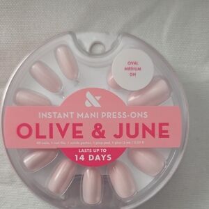 Olive & June Instant Mani Press-Ons in Soft Pink